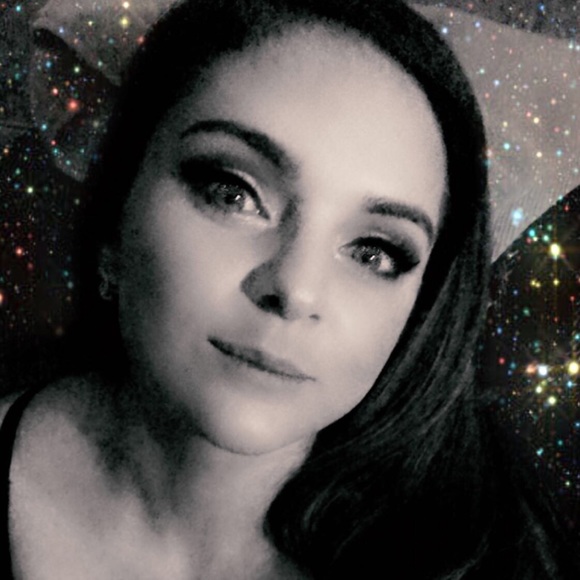 Meet your Posher, Tracy - Picture 1 of 1